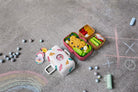 Monbento Tresor Birds – lunchbox dla dzieci z 3 pojemnikami. Lekki, szczelny i łatwy w otwieraniu. Idealny do szkoły, na wycieczkę i piknik, wzór: ptaszki