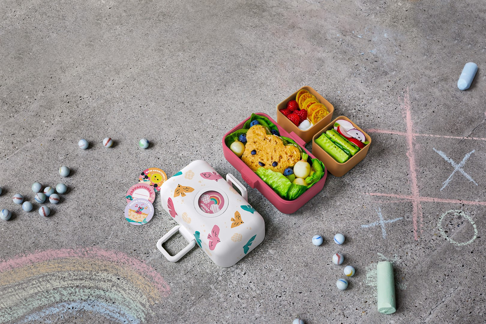Monbento Tresor Birds – lunchbox dla dzieci z 3 pojemnikami. Lekki, szczelny i łatwy w otwieraniu. Idealny do szkoły, na wycieczkę i piknik, wzór: ptaszki