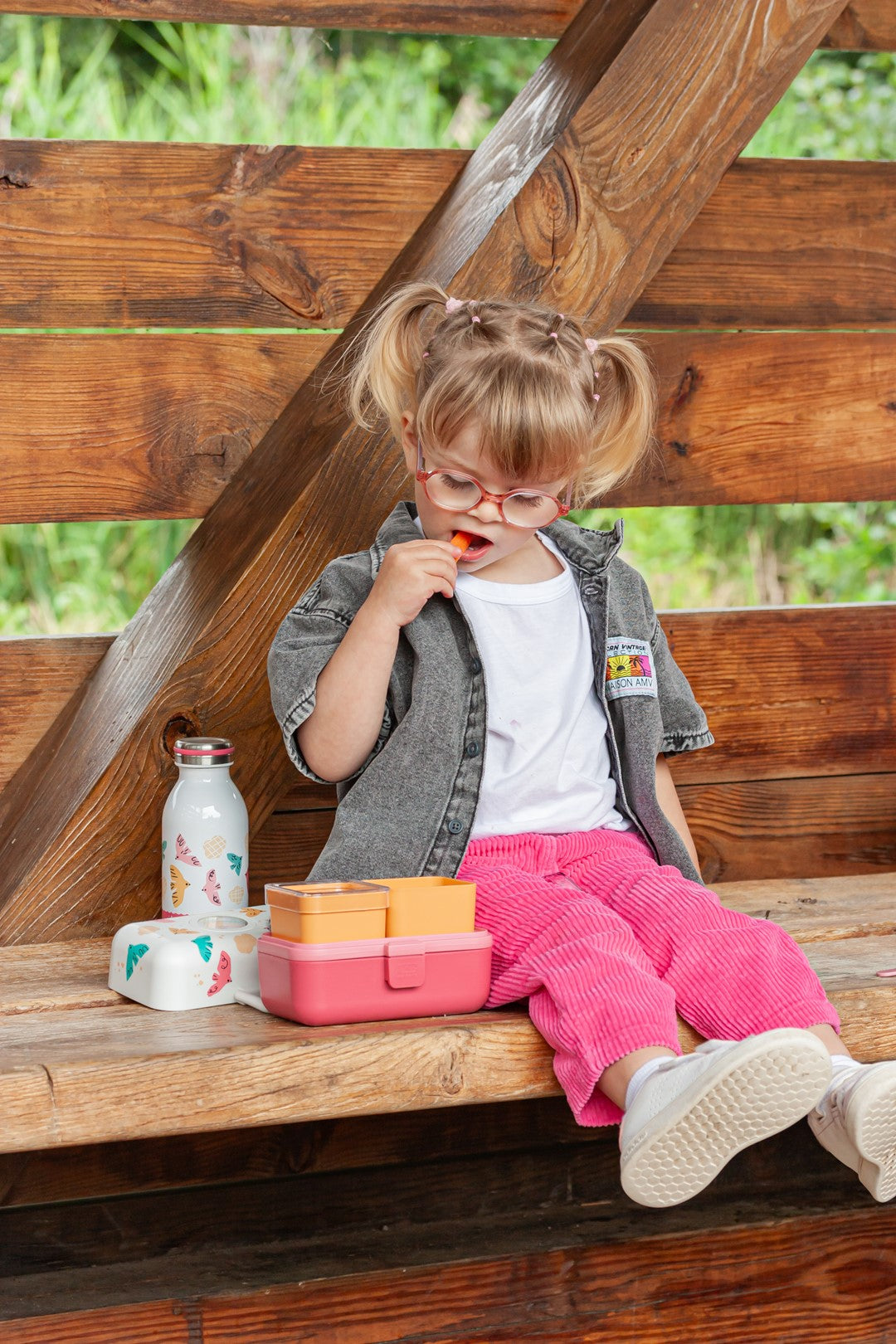 Monbento Tresor Birds – lunchbox dla dzieci z 3 pojemnikami. Lekki, szczelny i łatwy w otwieraniu. Idealny do szkoły, na wycieczkę i piknik, wzór: ptaszki