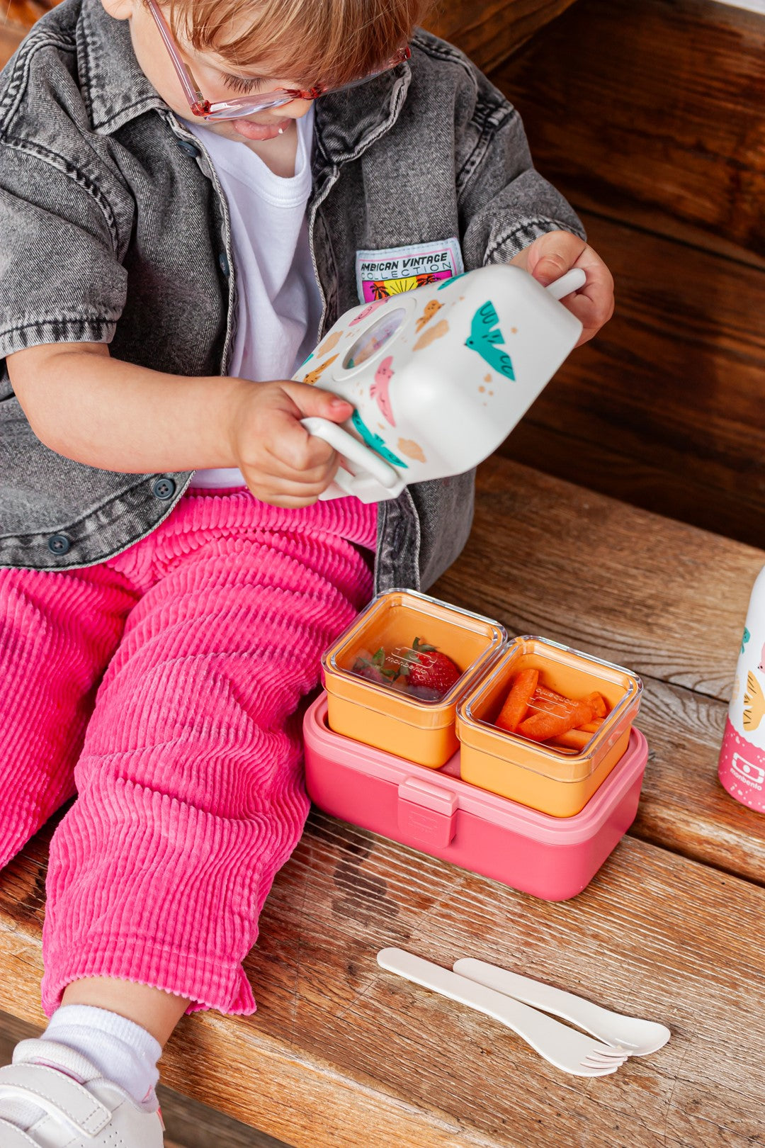 Monbento Tresor Birds – lunchbox dla dzieci z 3 pojemnikami. Lekki, szczelny i łatwy w otwieraniu. Idealny do szkoły, na wycieczkę i piknik, wzór: ptaszki