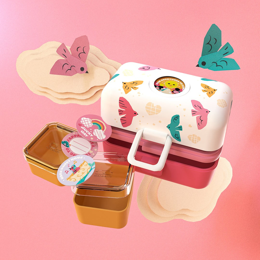 Monbento Tresor Birds – lunchbox dla dzieci z 3 pojemnikami. Lekki, szczelny i łatwy w otwieraniu. Idealny do szkoły, na wycieczkę i piknik, wzór: ptaszki