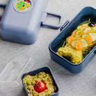 Granatowo-niebieski lunchbox dla dzieci Monbento Tresor
