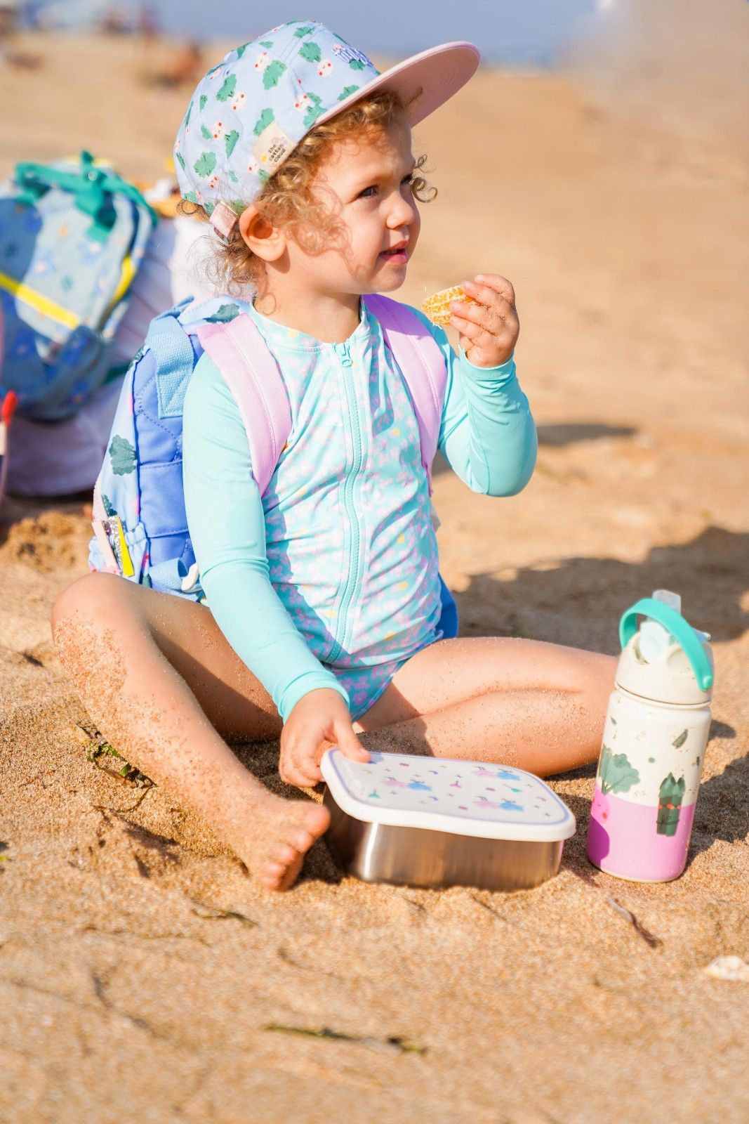 Śniadaniówka The Cotton Cloud Dancing Hearts – 1000 ml, miękka pokrywka, wyjmowana przegródka, uroczy design, idealny do szkoły / przedszkola, wzór: serduszka