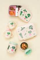 Śniadaniówka The Cotton Cloud Veggie Pals – 1000 ml, miękka pokrywka, wyjmowana przegródka, uroczy design, idealny do szkoły / przedszkola, wzór: warzywa