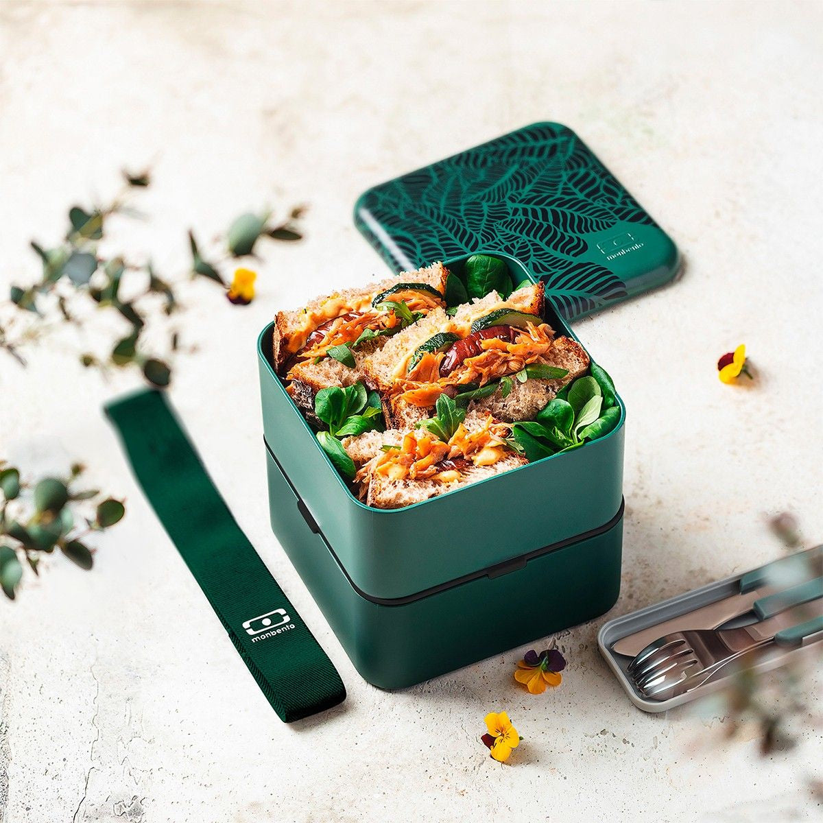 Zielony designerski bento box 1000 ml Monbento Original z egzotycznym wzorem