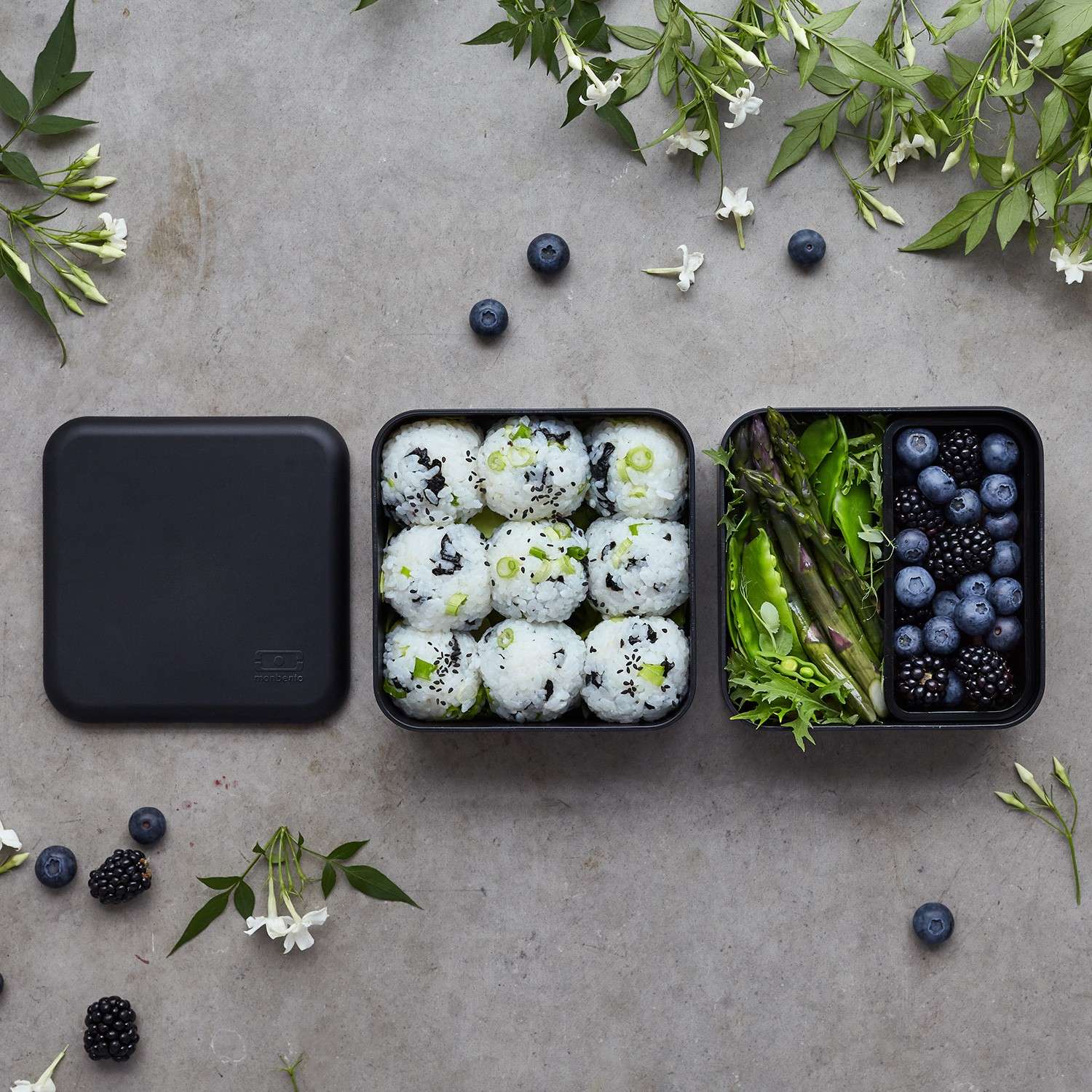 Pojemny czarny lunchbox dwupoziomowy Monbento MB Square 1,7l