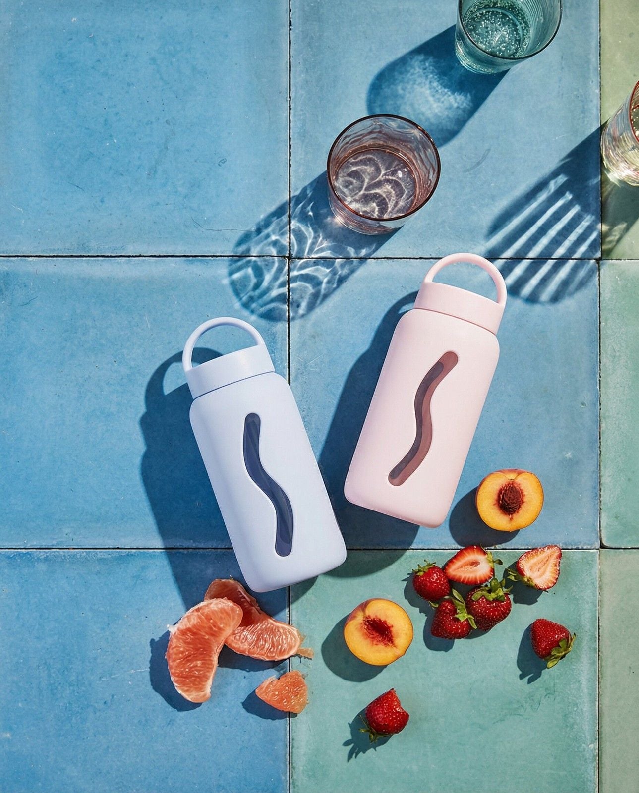 Mała szklana butelka Muuki w jasnoróżowym kolorze Marshmallow 500 ml 