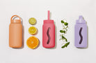 Minimalistyczna butelka na wodę i smoothie Muuki Daily w liliowym kolorze, lekka i wytrzymała 