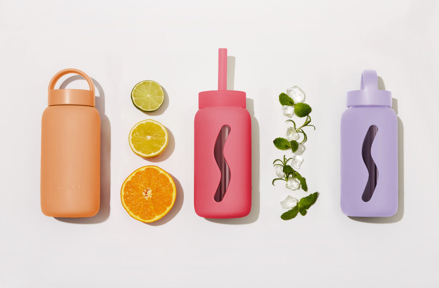 Minimalistyczna butelka na wodę i smoothie Muuki Daily w liliowym kolorze, lekka i wytrzymała 