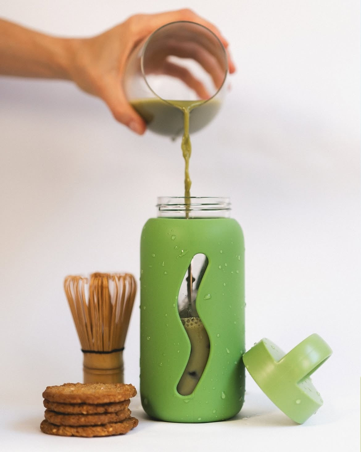 Jasnozielona szklana butelka 500 ml Muuki Pure Matcha