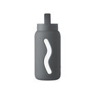 Muuki Mini Smoke Grey – kompaktowa butelka w szarym etui silikonowym