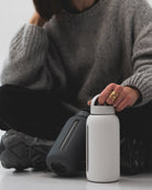 Muuki Daily Bottle Smoke Grey – butelka ze szkła borokrzemowego odpornego na zmiany temperatury