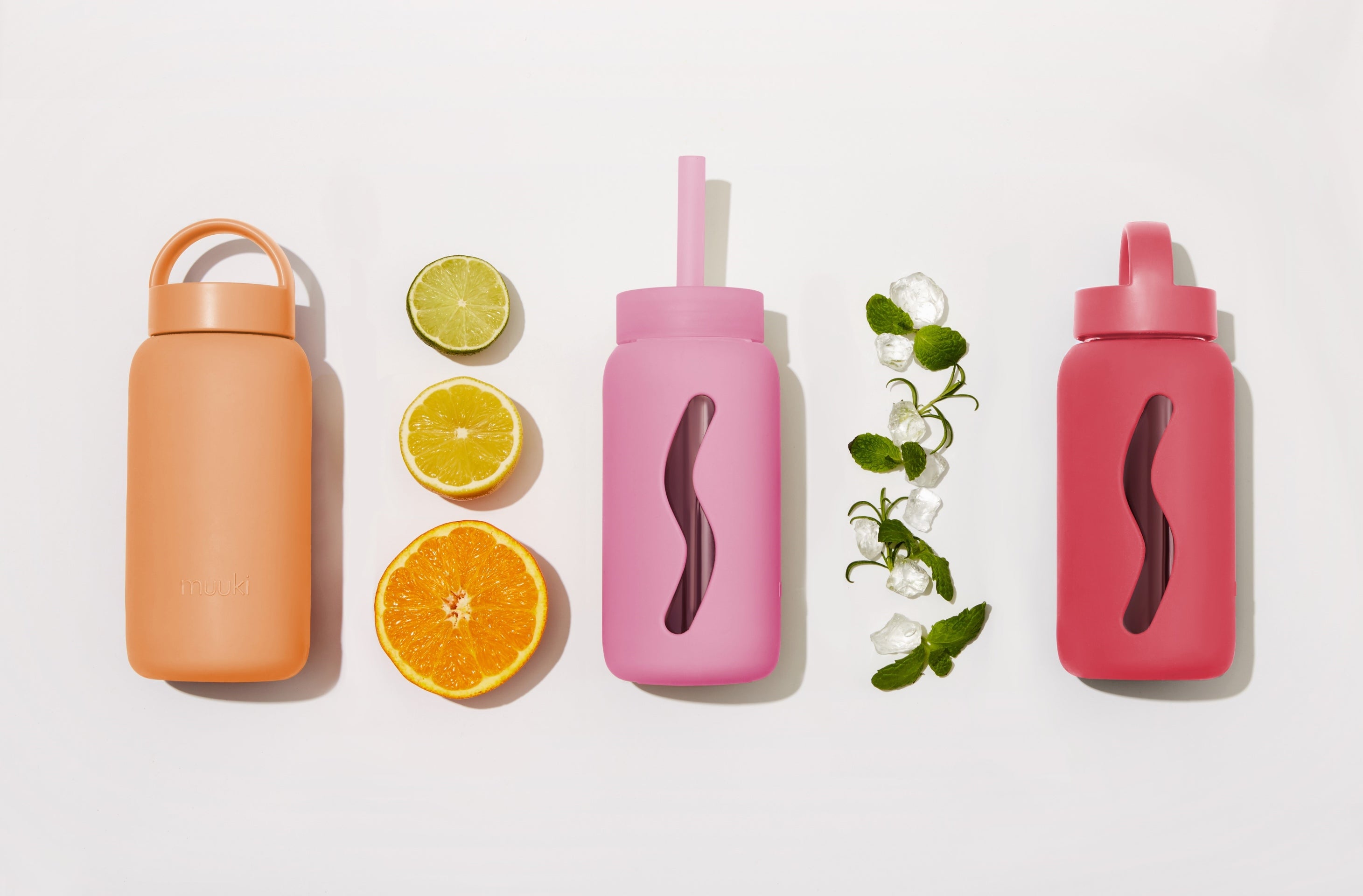 Szklany bidon Muuki Tropical Papaya z jasnopomarańczową silikonową osłoną