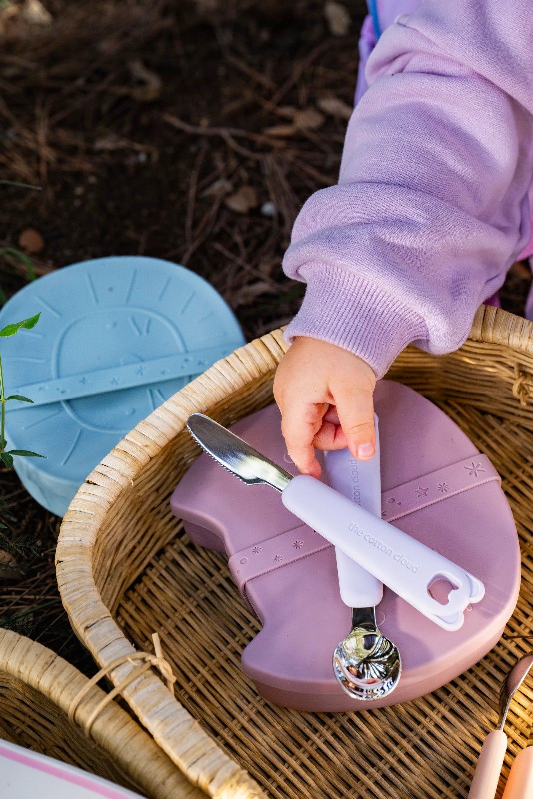 Kolorowy zestaw sztućców The Cotton Cloud ze stali nierdzewnej z silikonowym etui – idealny do przedszkola, szkoły i na wycieczkę, wzór/kolor: koala/zielony