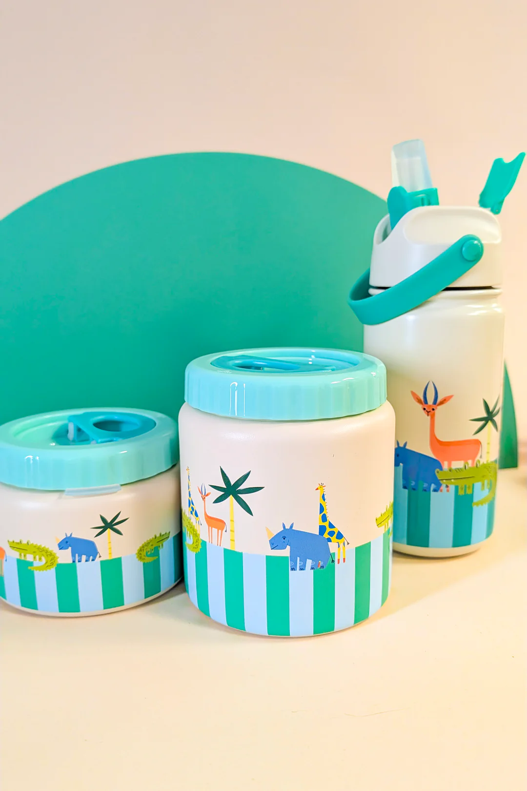 The Cotton Cloud Croc Rock – stalowy pojemnik termiczny w zielonym odcieniu ze zwierzątkami