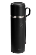 Czarny duży termos turystyczny Hydro Flask 830 ml z nakrętką jako kubek