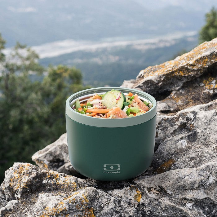 Monbento Element Green – termos obiadowy 550 ml. Utrzymuje ciepło do 10 h, 100% szczelny, stal nierdzewna 316. Idealny na zupy i obiady w podróży, kolor: zielony