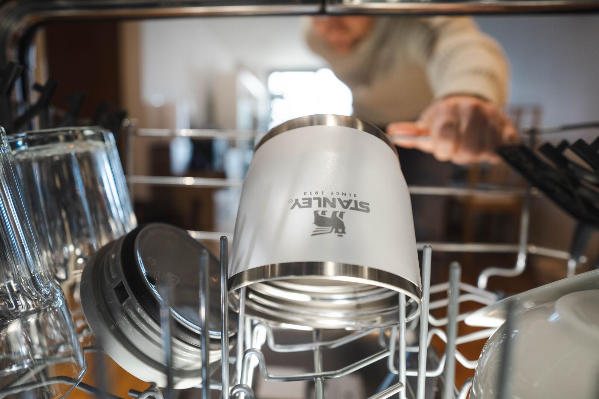 Biały termos na zupę Stanley Adventure – izolacja termiczna utrzymująca ciepło