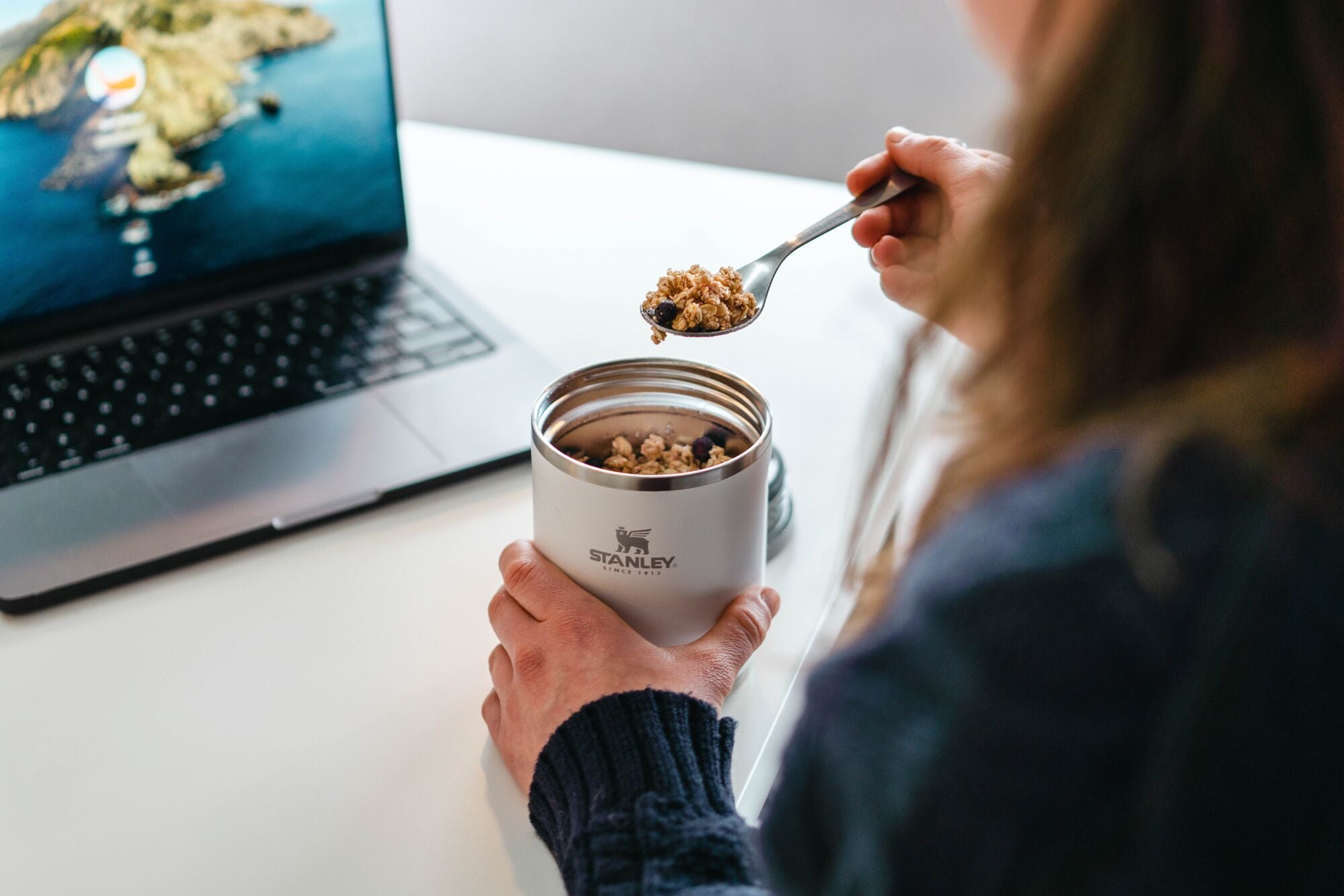 Termos na posiłki Stanley Adventure 530 ml – szczelna konstrukcja w kolorze białym