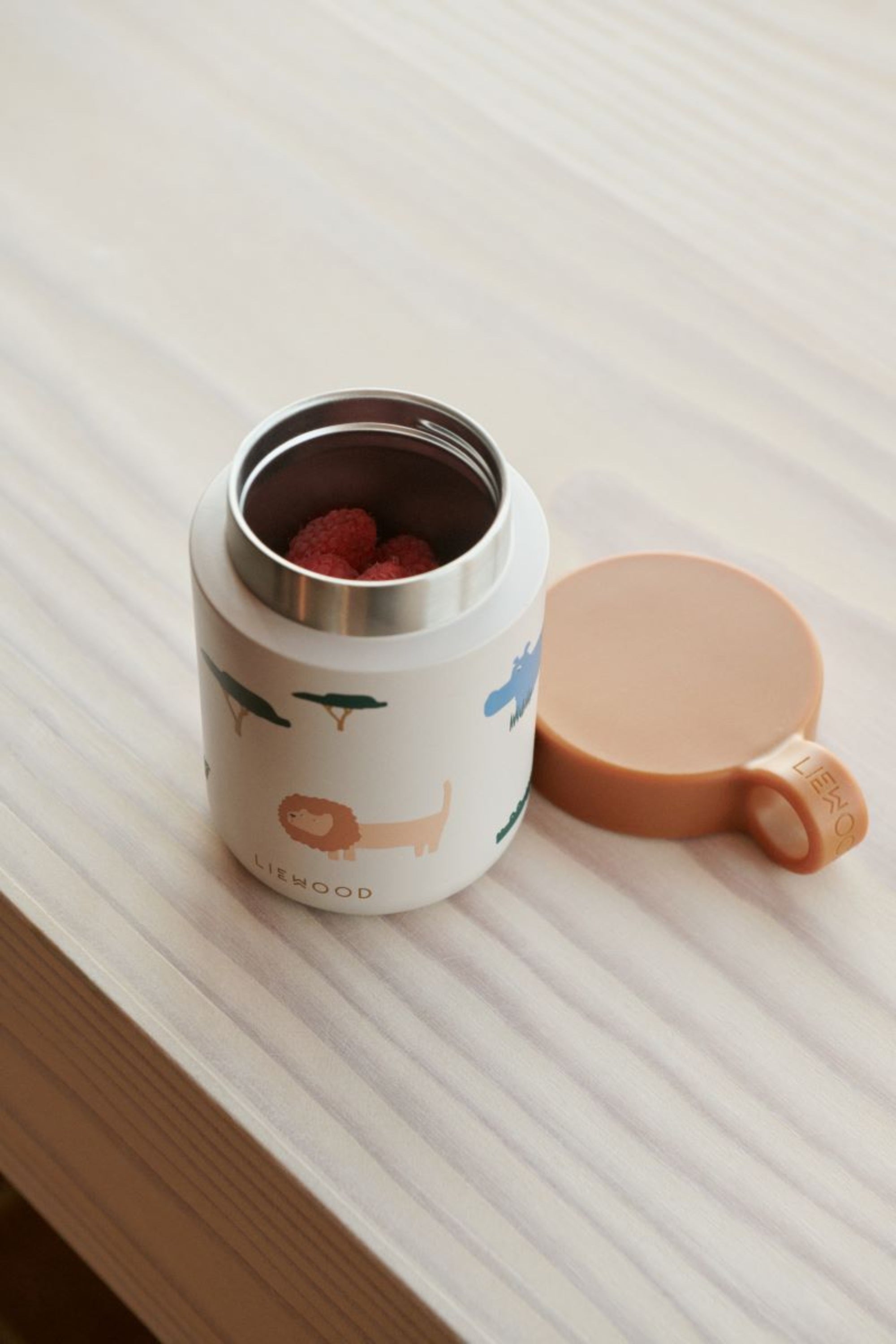 Termos obiadowy Liewood Kiani 250 ml ze stali nierdzewnej z motywem safari – lekki, szczelny, trzyma ciepło do 6h