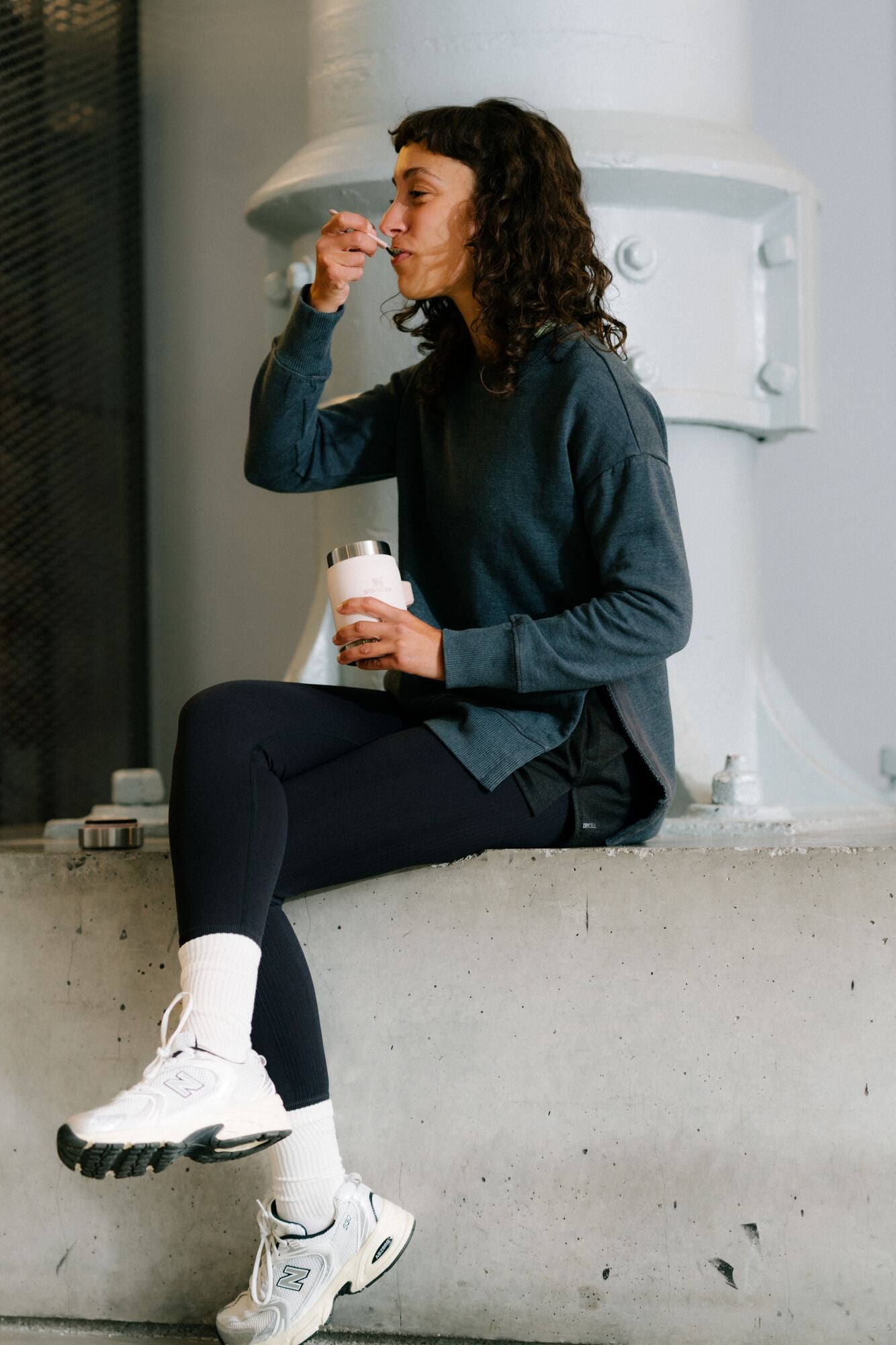 Różowy termos obiadowy Stanley 400 ml z szerokim wlotem ułatwiającym jedzenie