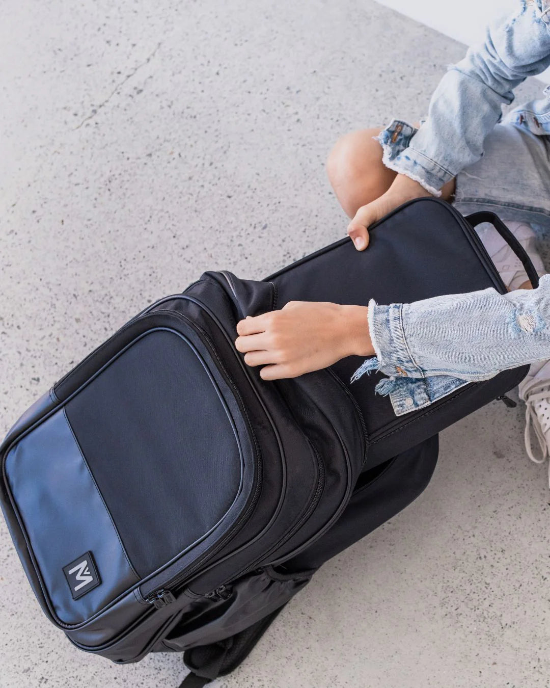 Torba termiczna MontiiCo Midnight L – dwie komory, wkład chłodzący, wodoodporna i trwała, kolor: czarna