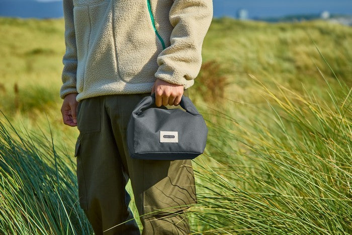 Torba termiczna Black+Blum szara – lekka, wodoodporna, z materiału z recyklingu PET, idealna na lunch i napoje