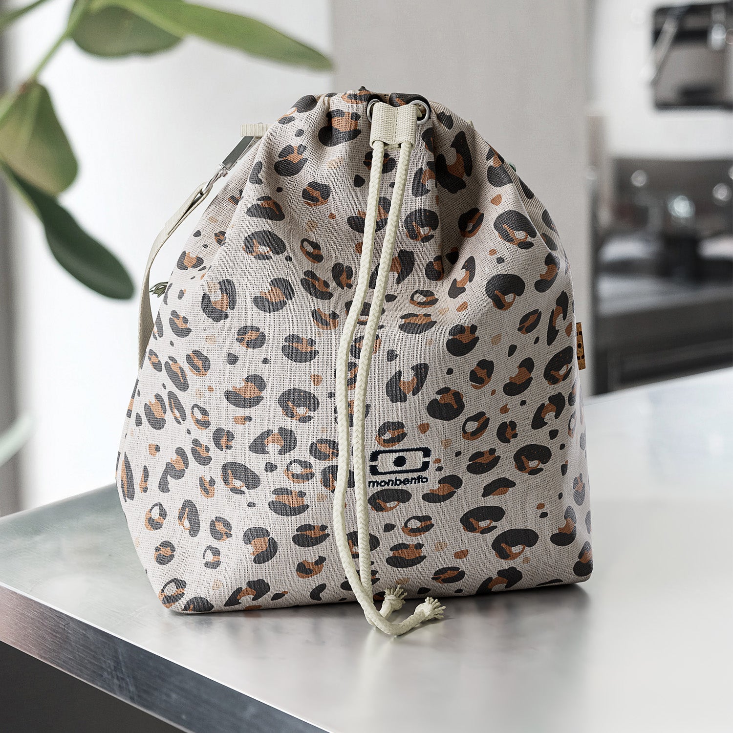 Monbento Lunchbag Graphic Leopard – lekka, termoizolowana torba na lunch, idealna do szkoły, pracy i na wycieczki.
