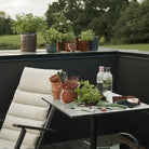 Butelka na wodę RIG-TIG DRINK IT Misty Rose - 750 ml, tritanowa, lekka, szczelna i ekologiczna. Minimalistyczna butelka wielorazowa w różowym odcieniu.