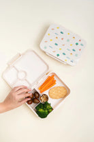 Tritanowy lunch box dla dzieci The Cotton Cloud– kompaktowy, kolorowy i bezpieczny, z pojemnością 850 ml, wzór: konfetti