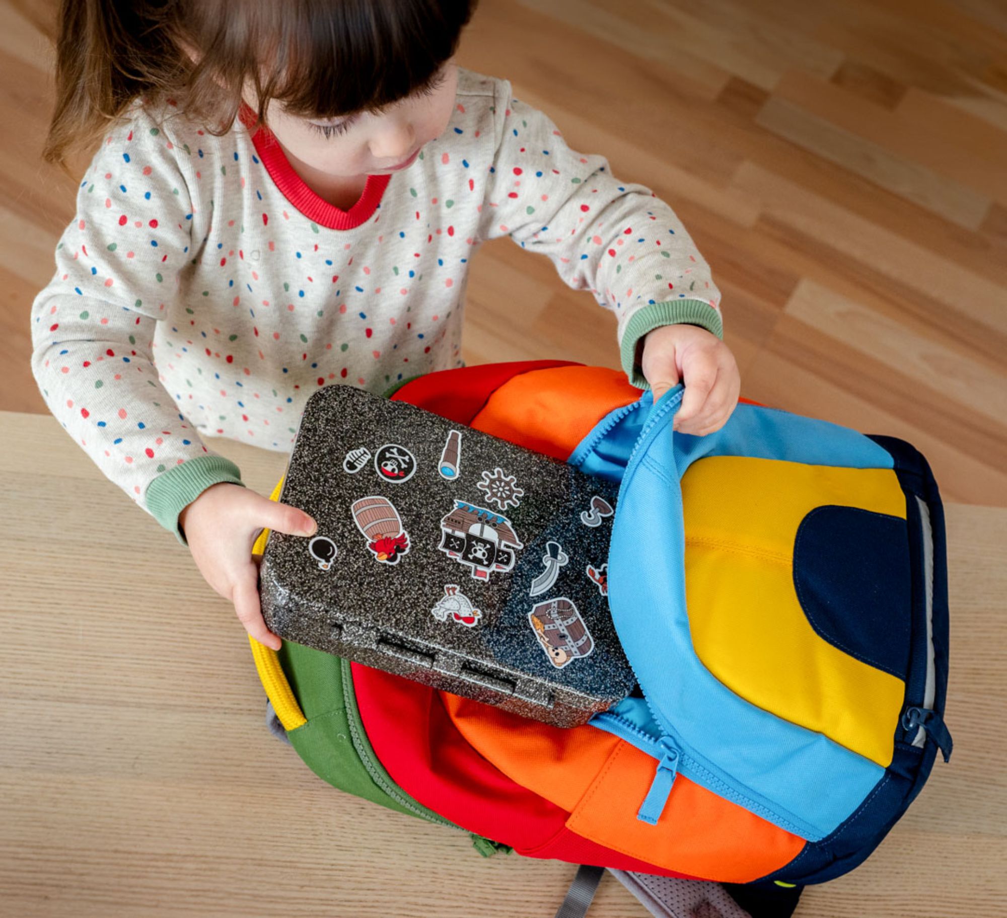 Naklejki piraci Jabalou, kolorowe i wodoodporne, z trwałym klejem, idealne do personalizacji lunch boxa, bidonu lub butelki dziecka.