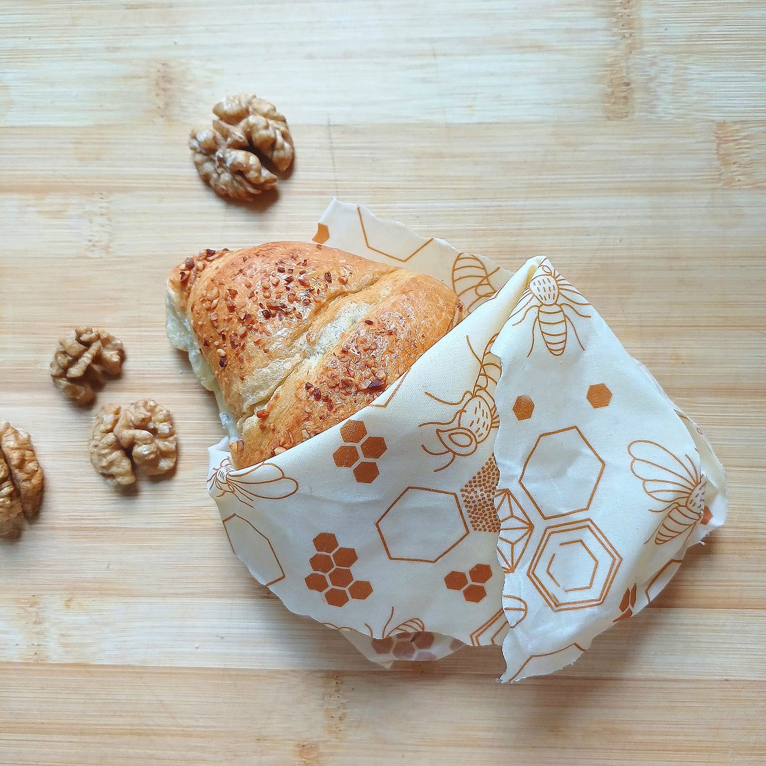 Woskowijka do kanapek BeePack® M – ekologiczne, wielorazowe opakowanie na żywność z naturalnych materiałów, zero plastiku, wzór: pszczoły