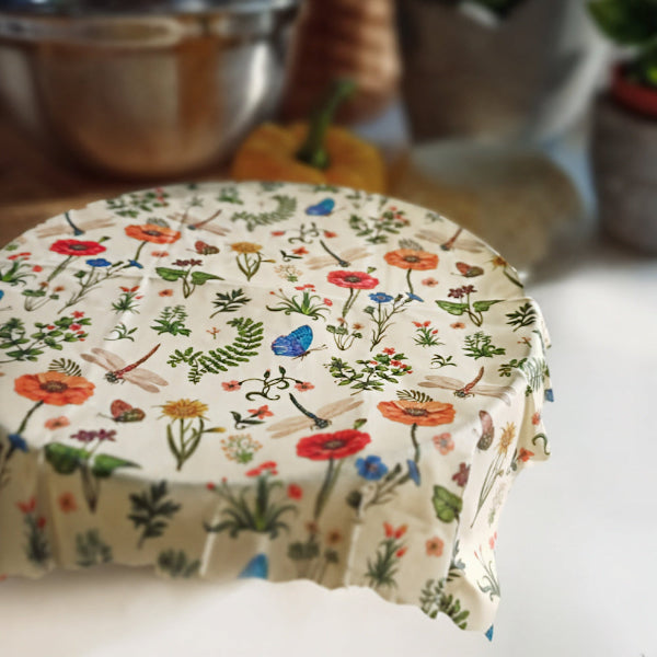 Woskowijka do kanapek BeePack® M – ekologiczne, wielorazowe opakowanie na żywność z naturalnych materiałów, zero plastiku, wzór: łąka