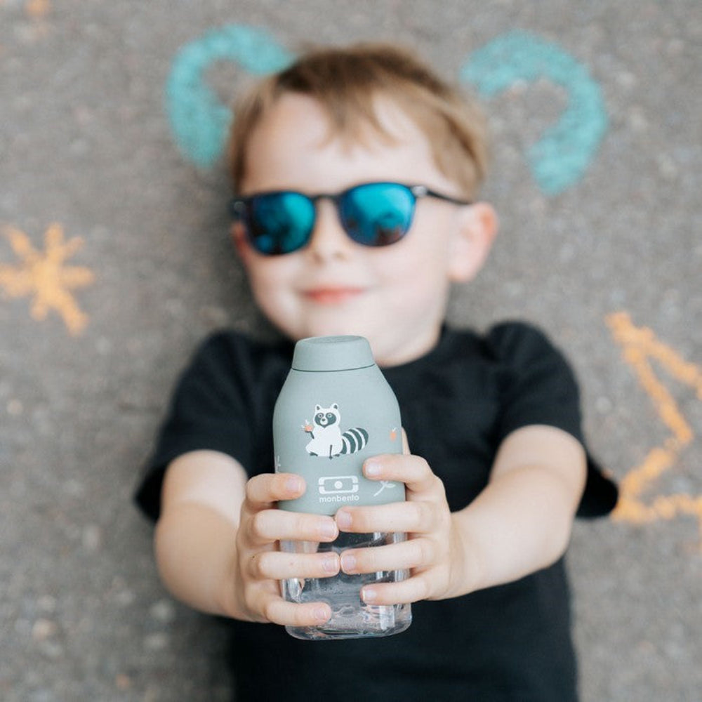 Monbento Kids Gift Box – zestaw lunchbox 850 ml i butelka 330 ml Racoon, bez BPA, lekki, bezpieczny i uroczy dla dzieci, wzór: racoon