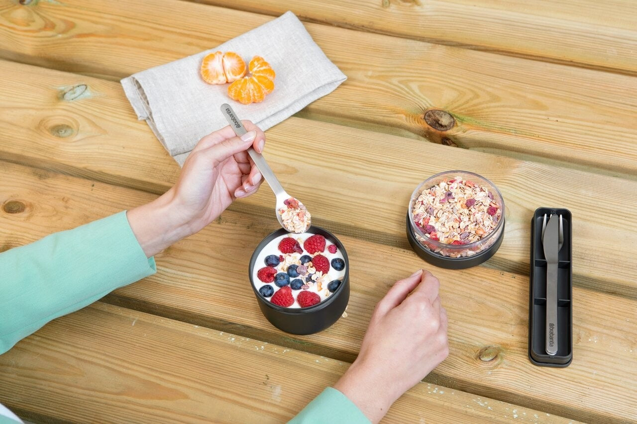 Zestaw sztućców Make&Take Dark Grey Brabantia - nóż, łyżka i widelec, stal nierdzewna, etui, wielokrotnego użytku,  kompaktowe, na wynos, kolor: czarny