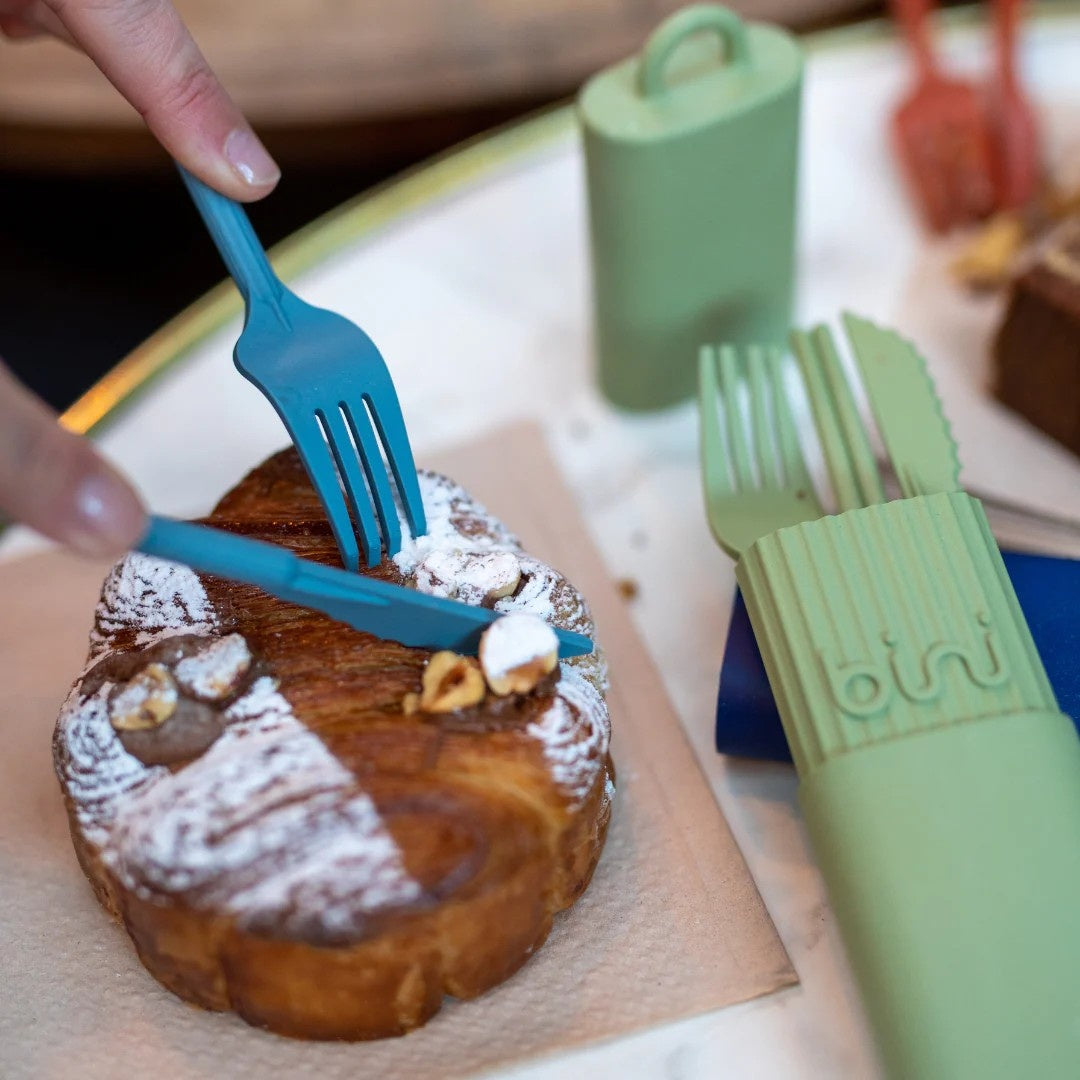 Oliwkowe sztućce z surowców odnawialnych Bini Kit wyprodukowane we Francji