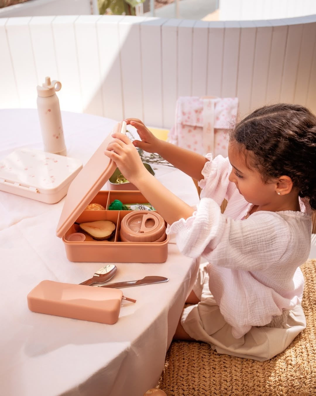 Zestaw sztućców Citron Blush Pink dla dzieci i dorosłych – stal nierdzewna, silikonowe etui, kompaktowy i bez BPA