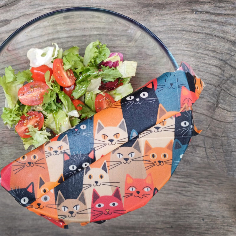 Zestaw woskowijek do kanapek BeePack®  – ekologiczne, wielorazowe opakowania na żywność z naturalnych materiałów, zero plastiku, wzór: koty