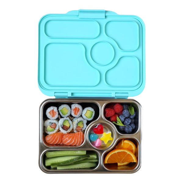Poprozycja zapakowania posiłku w Yumbox Presto, stalowym lunch boxie
