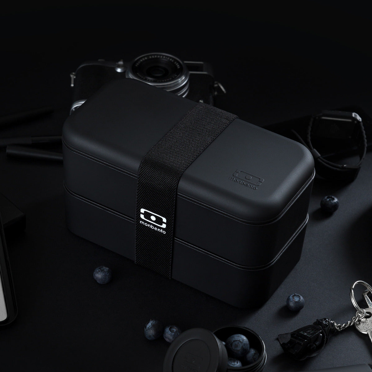  Monbento Original – dwupoziomowy lunchbox z miseczką. Szczelny, BPA free, do mikrofalówki i zmywarki. Stylowy francuski design, wzór: Onyx