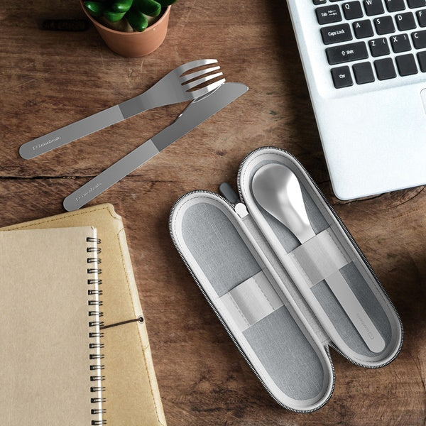 Monbento Slim Nest Silver – stalowy zestaw sztućców w etui na suwak, lekki, kompaktowy, trwały i idealny w podróży, kolor: srebrny