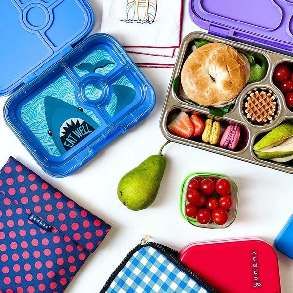 Yumbox Panino śniadaniówka dla dzieci Surf Blue/ Shark– 4 przegródki, szczelna pokrywka, idealny lunchbox do szkoły i przedszkola, kolor: niebieski