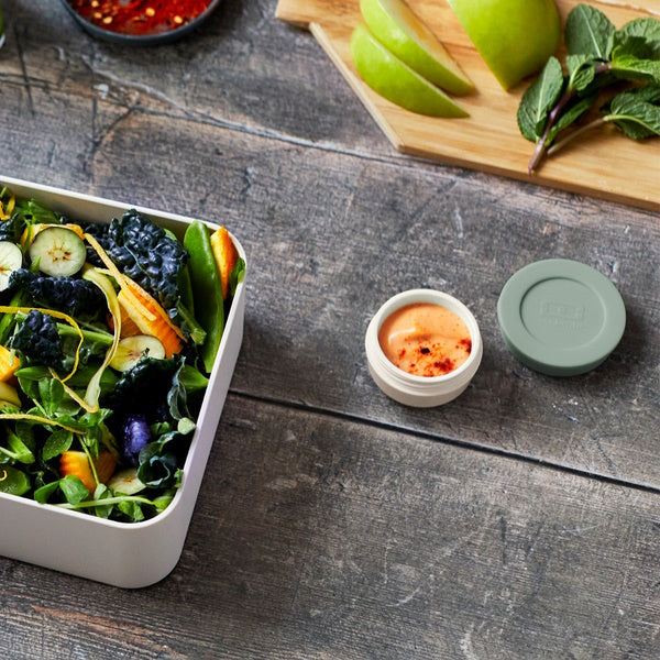Monbento Temple M Natural Green – szczelny pojemnik 35 ml na sosy, dipy i jogurty. Kompatybilny z bento boxami, bez BPA, do mikrofalówki i zmywarki, kolor: zielony