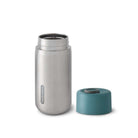 Kubek termiczny Black+Blum Travel Cup 340 ml – morski, stal nierdzewna, system blokady, szczelność 100%. Idealny do pracy, auta i na spacer
