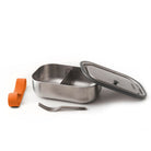 Lunchbox Black+Blum Steel L pomarańczowy – szczelny pojemnik z separatorem, widelcem i silikonową opaską. Elegancki, praktyczny i trwały