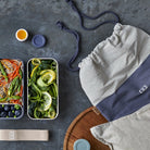 Monbento Pochette L Natural Blue – lekka torba na lunchbox, imitacja lnu, zawiązywana, stylowa i ekologiczna. Idealna do pracy i szkoły, kolor: niebieski