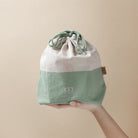 Monbento Pochette L Natural Green – lekka torba na lunchbox, imitacja lnu, zawiązywana, stylowa i ekologiczna. Idealna do pracy i szkoły, kolor: zielony